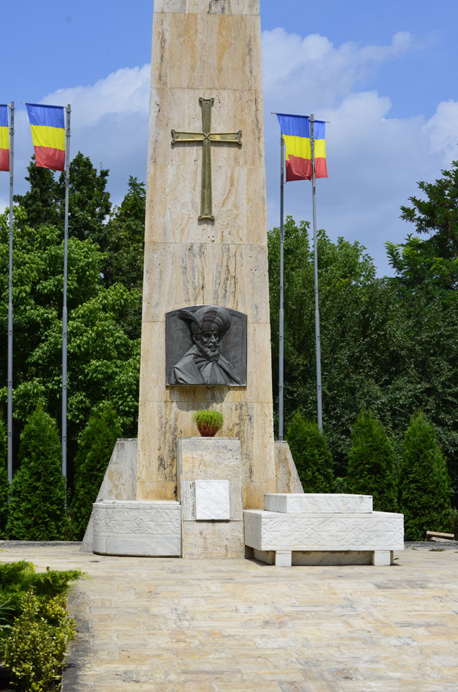 Monument la mormantul lui Mihai Viteazu